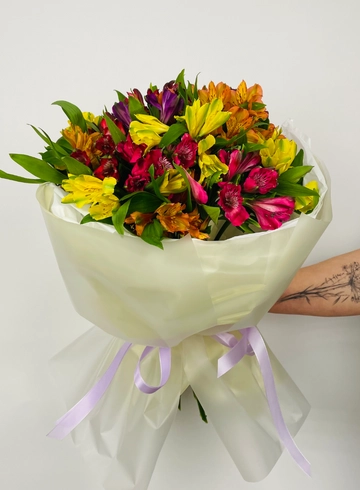Букет: &laquo;Цветная Альстромерия&raquo; от интернет-магазина цветов в 